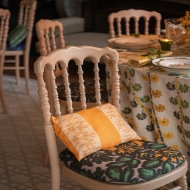 Matching Jardin d'Ikat fabric & Rayure Ottomane cushion 🍀@casalopez x @maisonthevenon #tissu #casalopez #paris #decorationinterieur #decor 
#inspo #home #interiordecor #interiordesign #discover #tapis